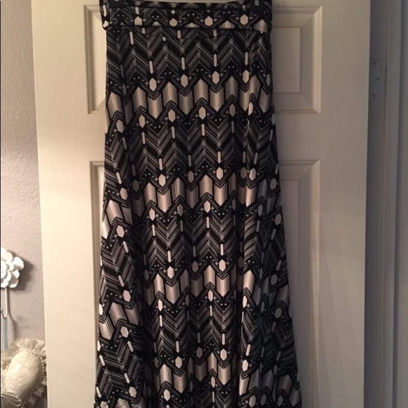 LuLaRoe Dresses & Skirts - 𝅺lularoe Black & White Design Maxi Skirt